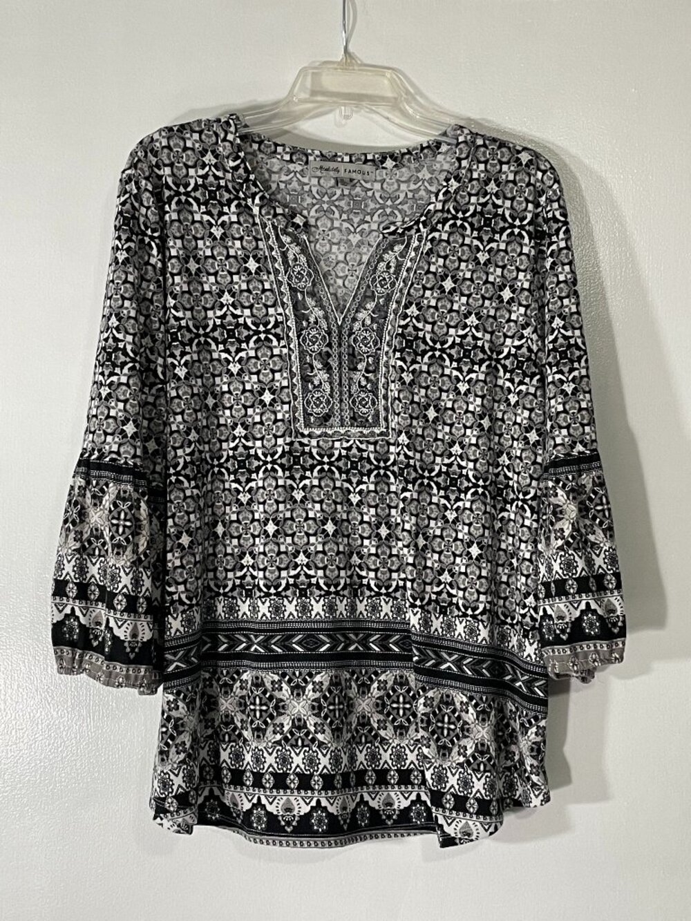 Absolutely Famous Black White Gray Geometric Top Size XL Lace Embroidery Boho